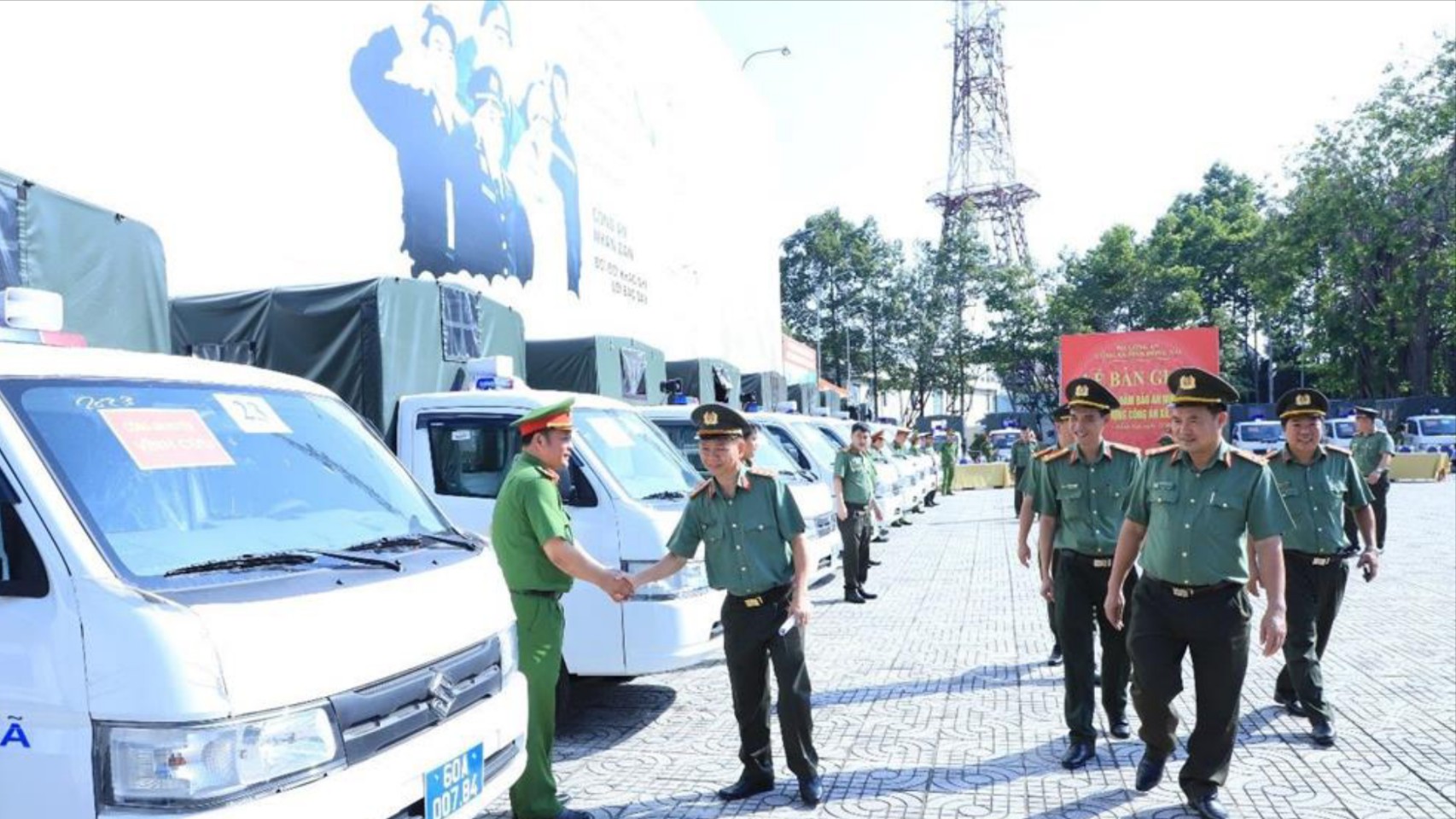 Événement - Dong Nai : Équiper les forces de police communales et municipales de véhicules spécialisés