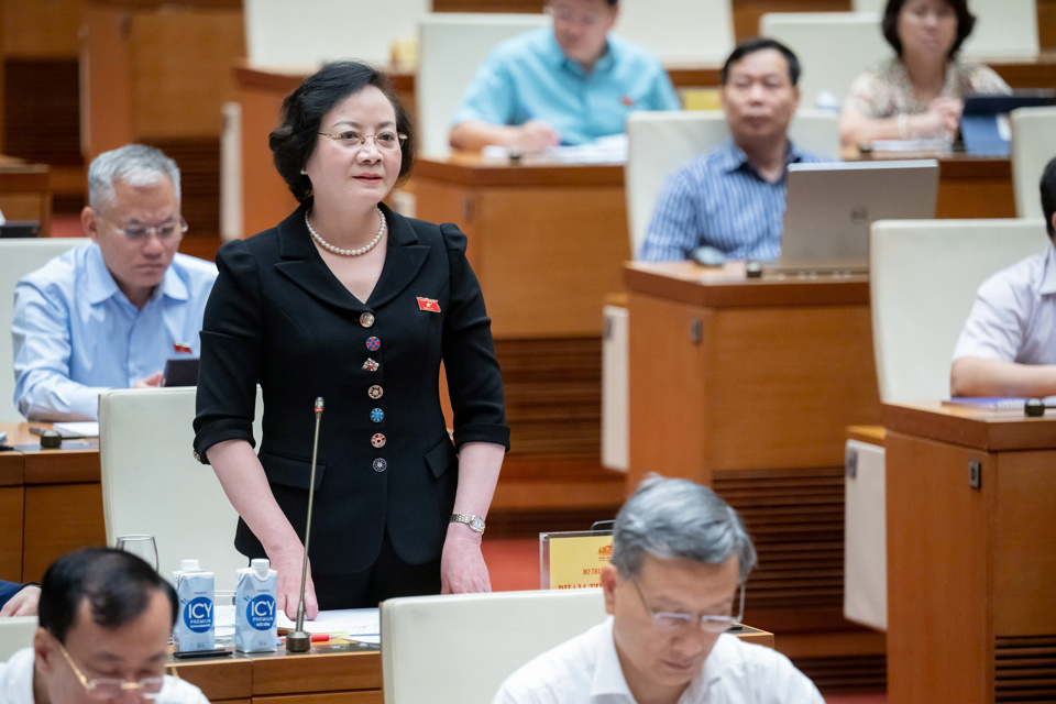 Innenministerin Pham Thi Thanh Tra beantwortet Fragen. Foto: Quochoi.vn