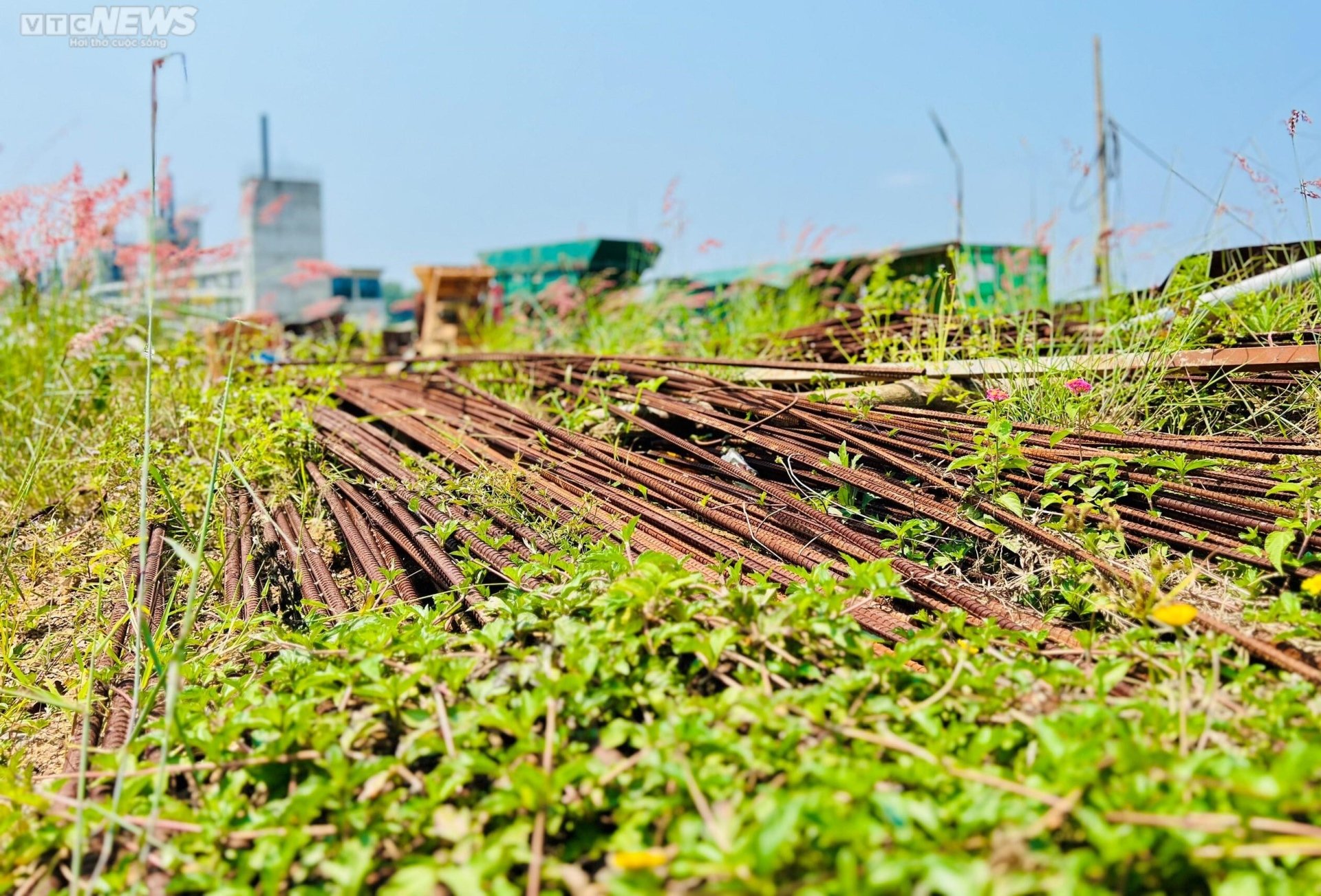 Land acquisition issues, 1,500 billion VND dam that was 'stuck' with a series of violations is behind schedule - 5