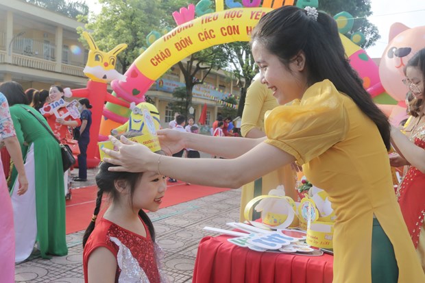 รัฐมนตรีเหงียน คิม ซอน ยืนยันว่าครูคือสินทรัพย์ที่มีค่าที่สุดของอุตสาหกรรม (ภาพ: PV/เวียดนาม+)