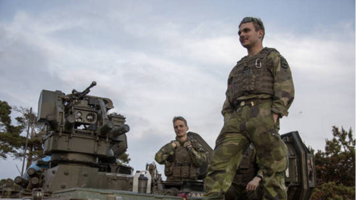 Swedish soldiers take part in a military exercise in Gotland. (Photo: Getty)