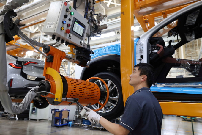 Des ouvriers travaillent à l'usine de véhicules électriques Nio à Hefei, Anhui, Chine, le 28 août 2022. Photo : Reuters