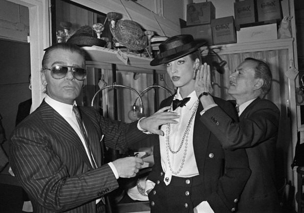 Le parcours de Karl Lagerfeld pour faire de Chanel un célèbre empire français