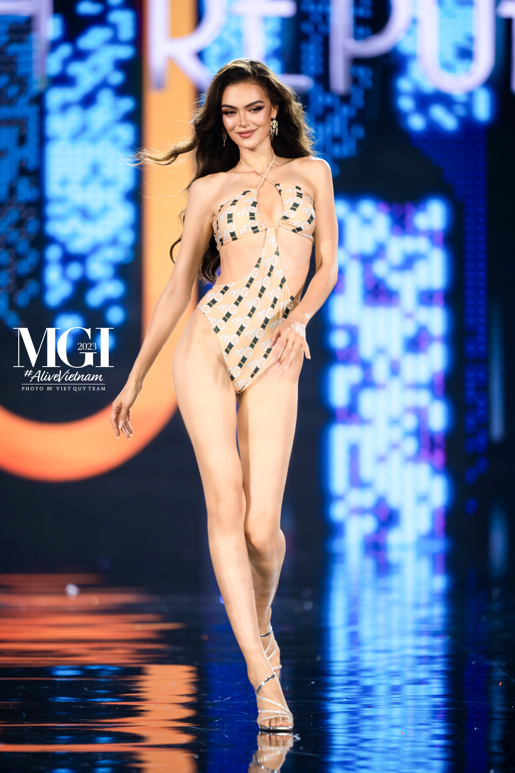 Thí sinh Miss Grand International 2023 "đốt cháy" sân khấu với đầm dạ hội và bikini  - Ảnh 5.