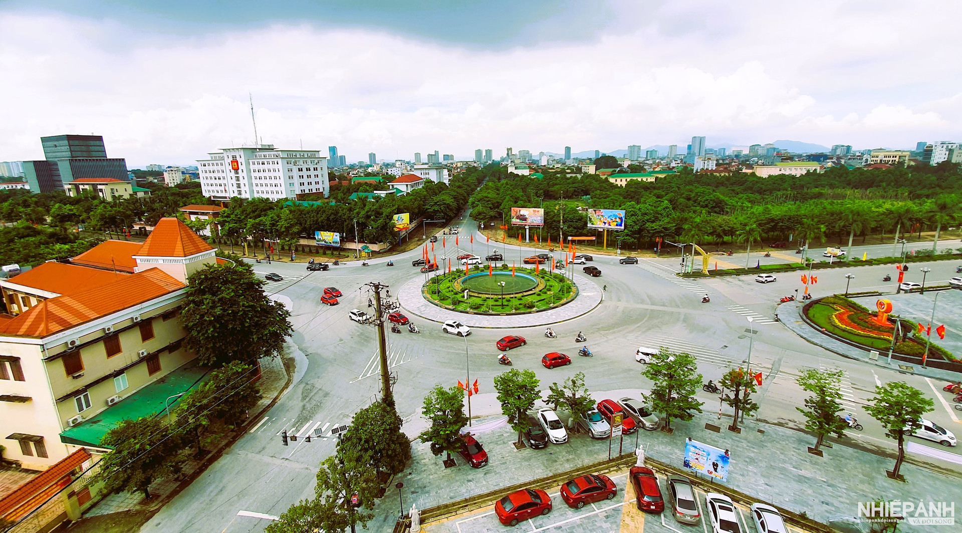 W_Lenin Monument Area Looking Out Over The Circle Across The Intersection Of The Central Square Thi Le Hong Phong Le Ninh Nguyen Phong Sac Vo Nguyen Hien.jpg