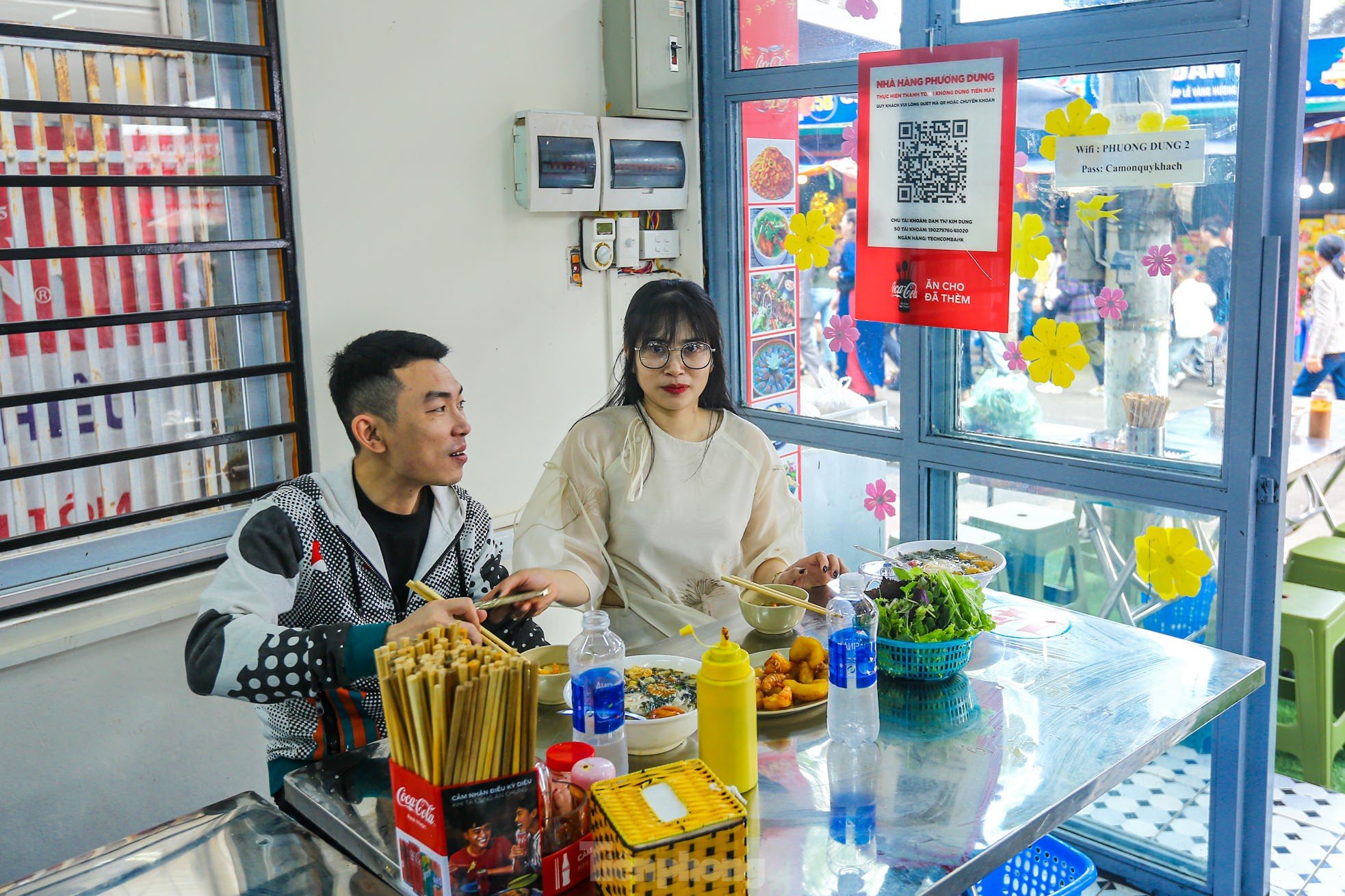 Cashless parking fee collection, no more waiting for hours at Tay Ho Palace festival on Tet holiday photo 25