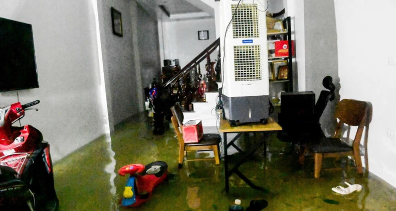 Die Überschwemmung des Thao-Flusses überschreitet das historische Niveau, der Wasserstand des Roten Flusses steigt und betrifft einige Gebiete in Hanoi, Foto 56