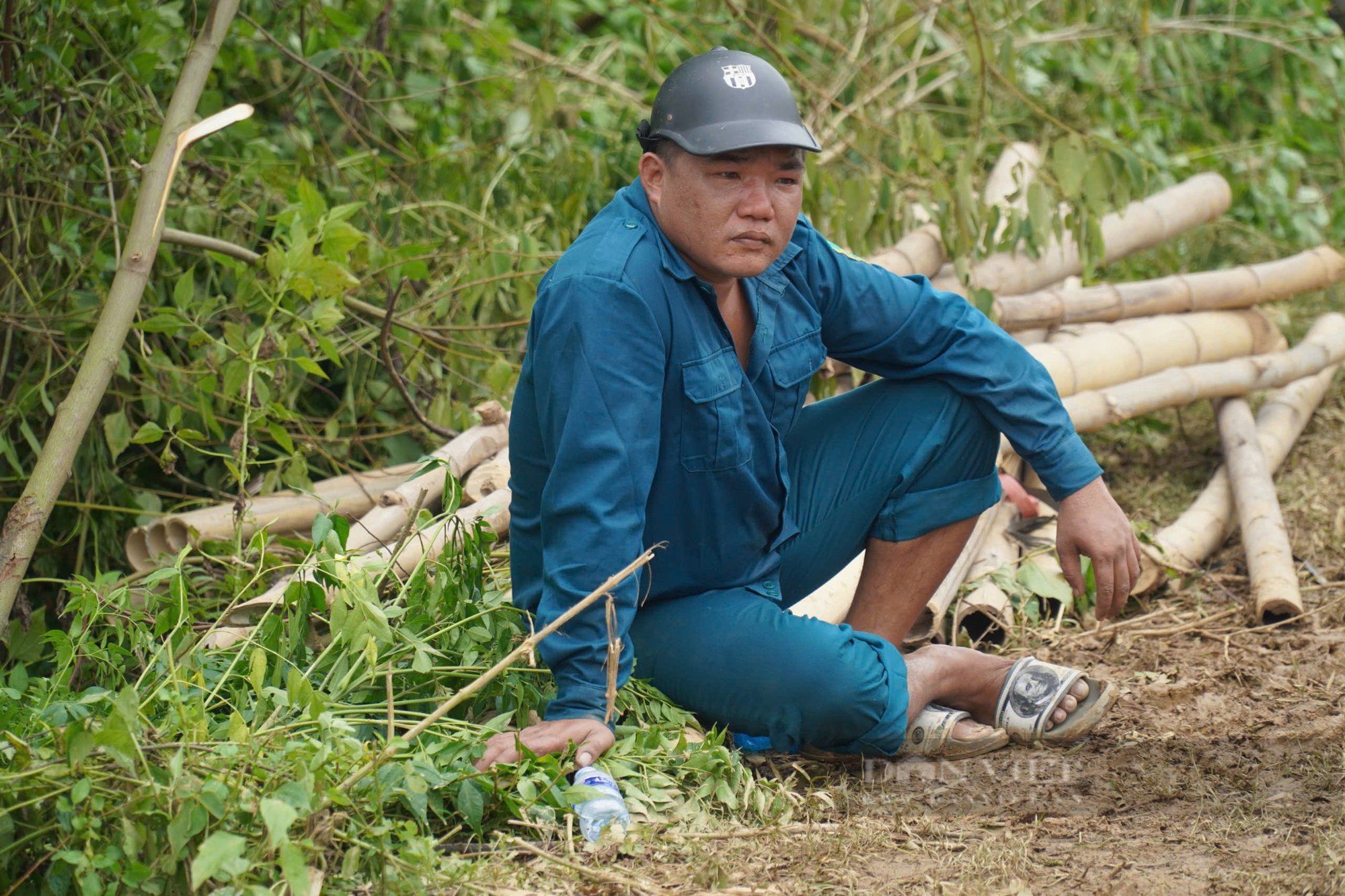 Thanh Hóa: Hơn 200 cán bộ chiến sỹ, người dân vá đê bối - Ảnh 14.