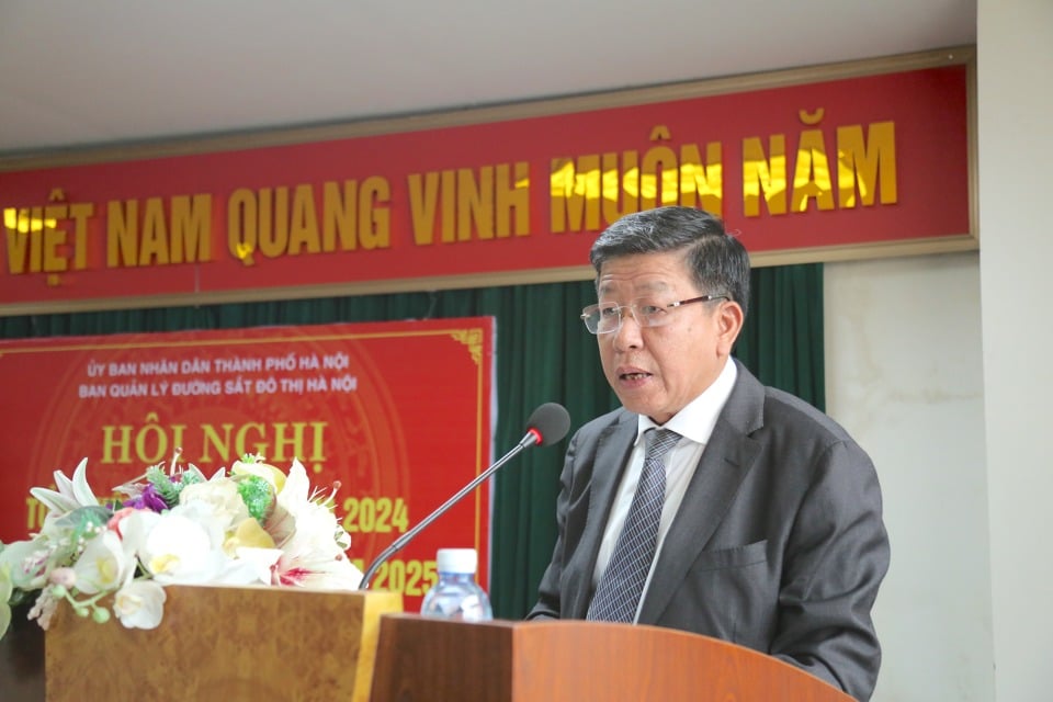 Le vice-président du Comité populaire de Hanoi, Duong Duc Tuan, a prononcé un discours lors de la réunion de synthèse.