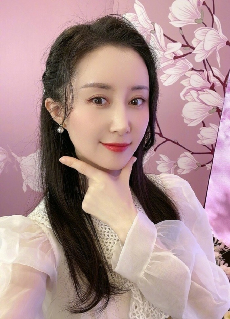 Thư Sướng bị tố trốn thuế, nợ lương nhân viên 1