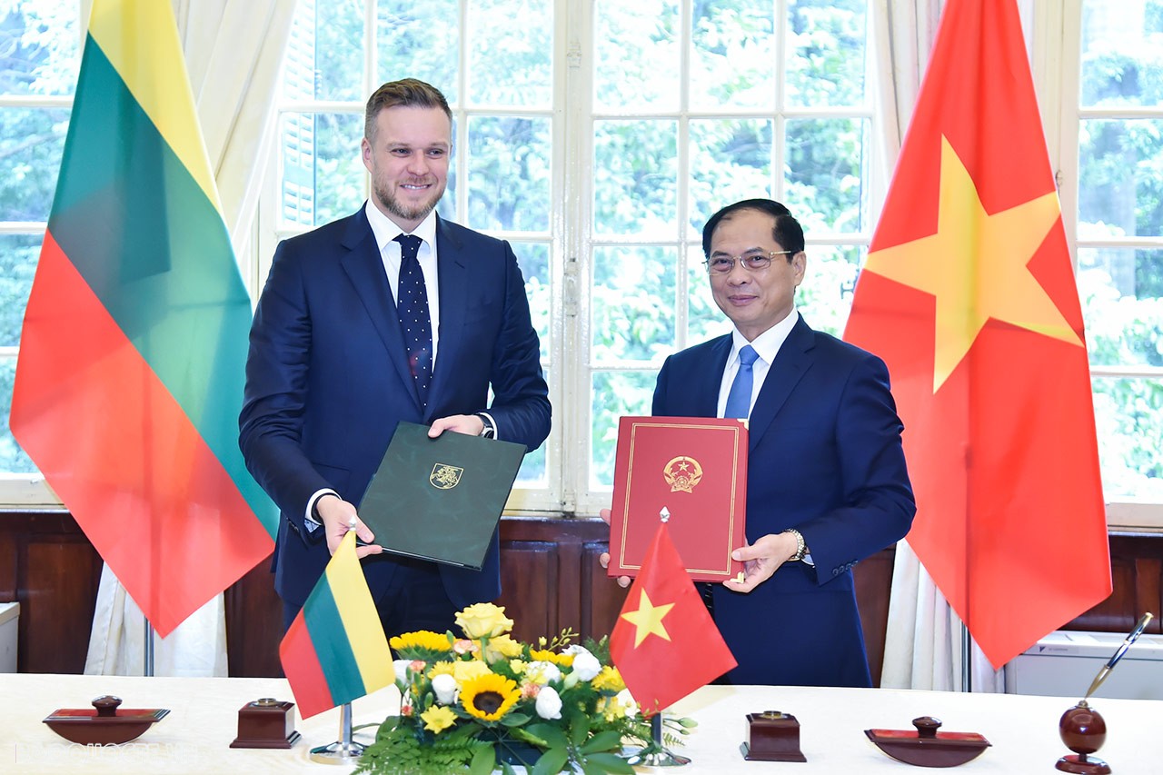 Bộ trưởng Ngoại giao Bùi Thanh Sơn đón, hội đàm với Bộ trưởng Ngoại giao Lithuania Gabrielius Landsbergis