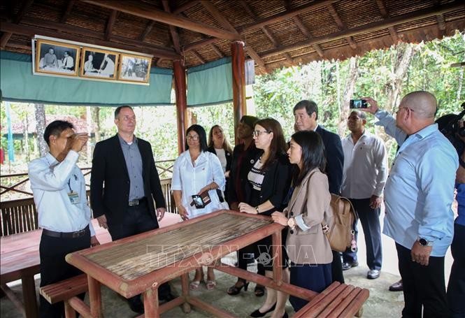 Thắt chặt tình đoàn kết thủy chung giữa Việt Nam và Cuba