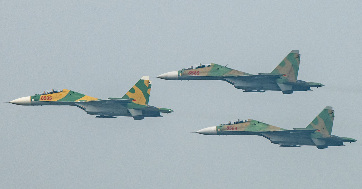 យន្តហោះចម្បាំង Su30-MK2 ចំនួន ៧គ្រឿង ហោះលើមេឃហាណូយ