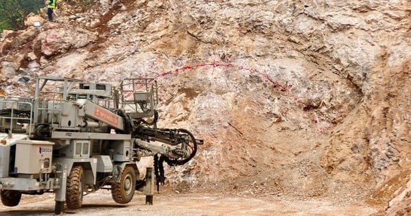 Comienzan las obras para abrir el túnel a través de la montaña en la autopista Dong Dang