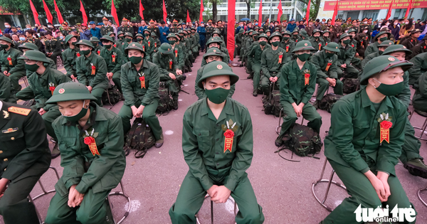 Faltan 2 meses para la graduación y los estudiantes aún tienen que hacer el servicio militar.