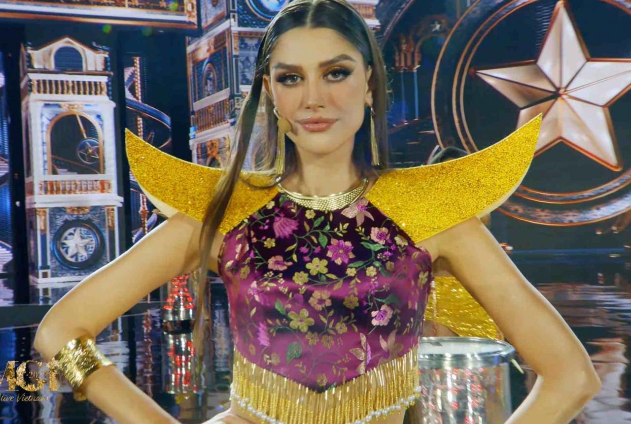 គ្រងតំណែង Miss Grand International 2022 Isabella Menin ។ រូបភាព៖ គណៈកម្មាធិការរៀបចំ