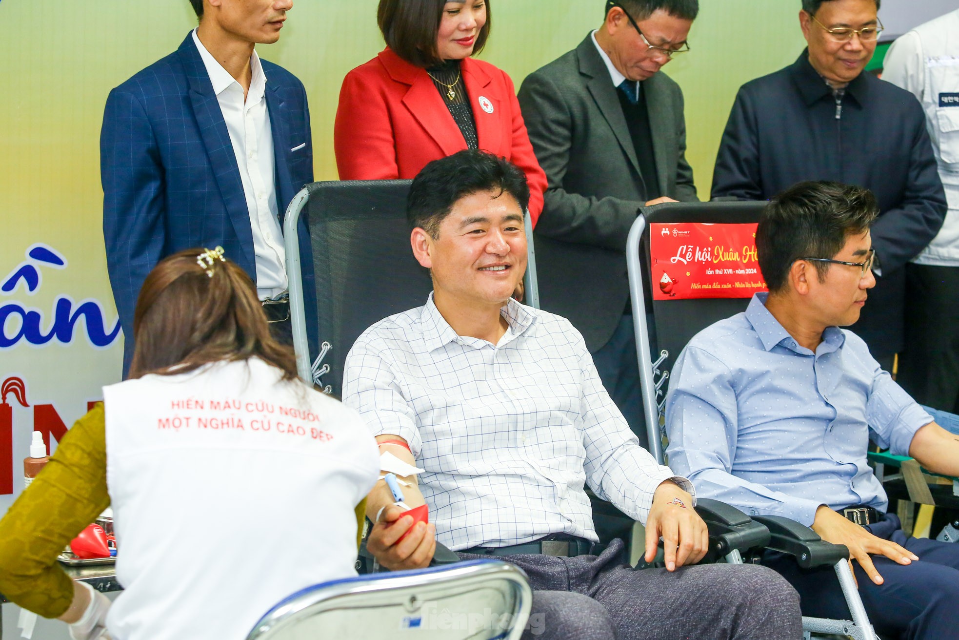 Führungskräfte und Mitarbeiter von Samsung Thai Nguyen spenden Blut am Red Sunday 2024 Foto 23