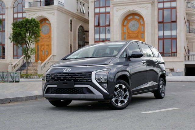 Hyundai Stargazer has an attractive price in the small MPV segment