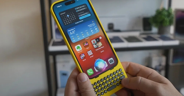 BlackBerry Keyboard Case for iPhone