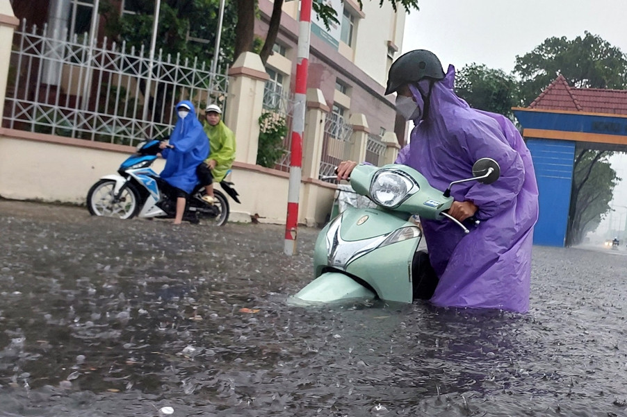 La tempête n°6 touche terre, Quang Binh - Quang Nam reçoit de fortes pluies