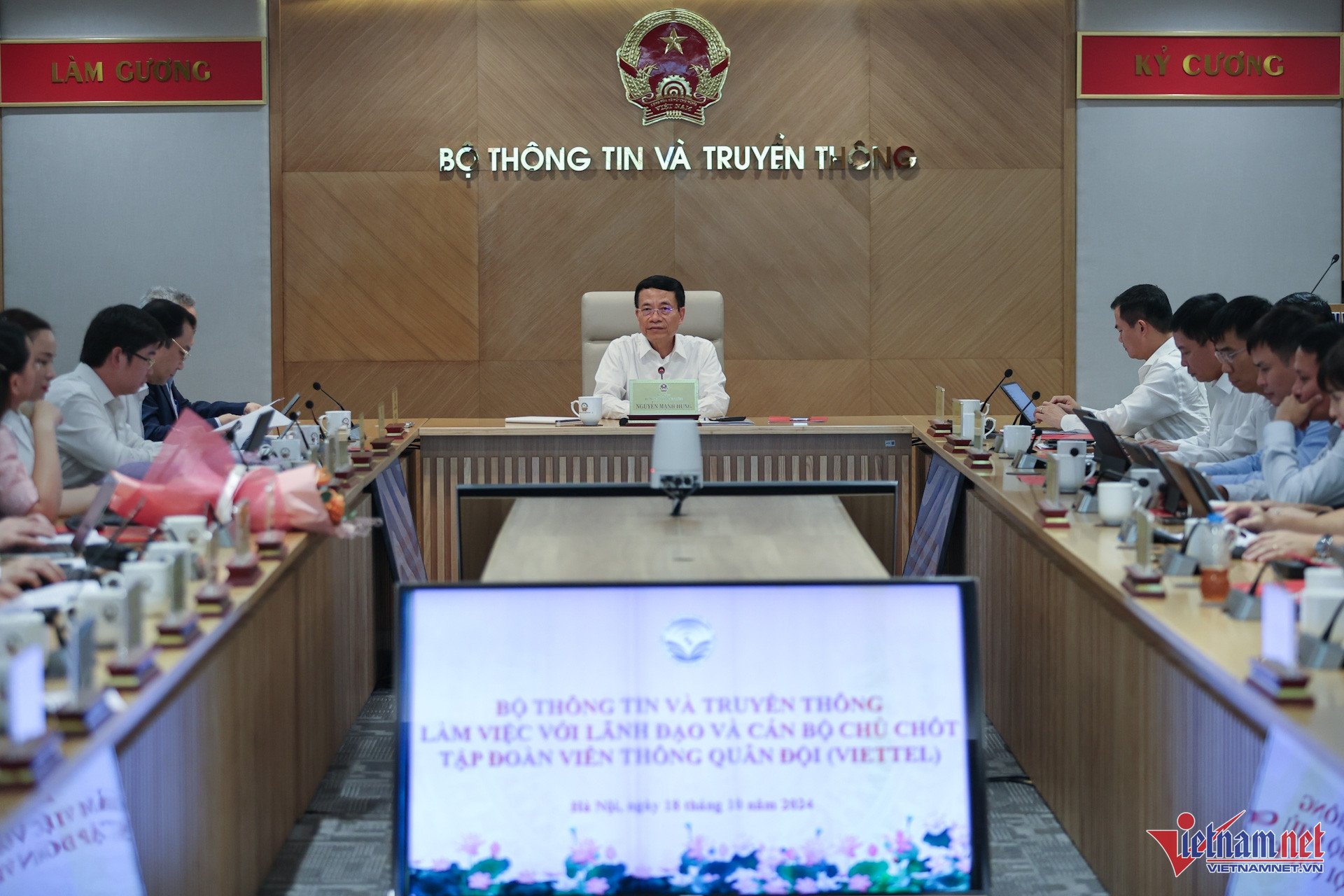 W-bo truong Nguyen Manh Hung 1.jpg