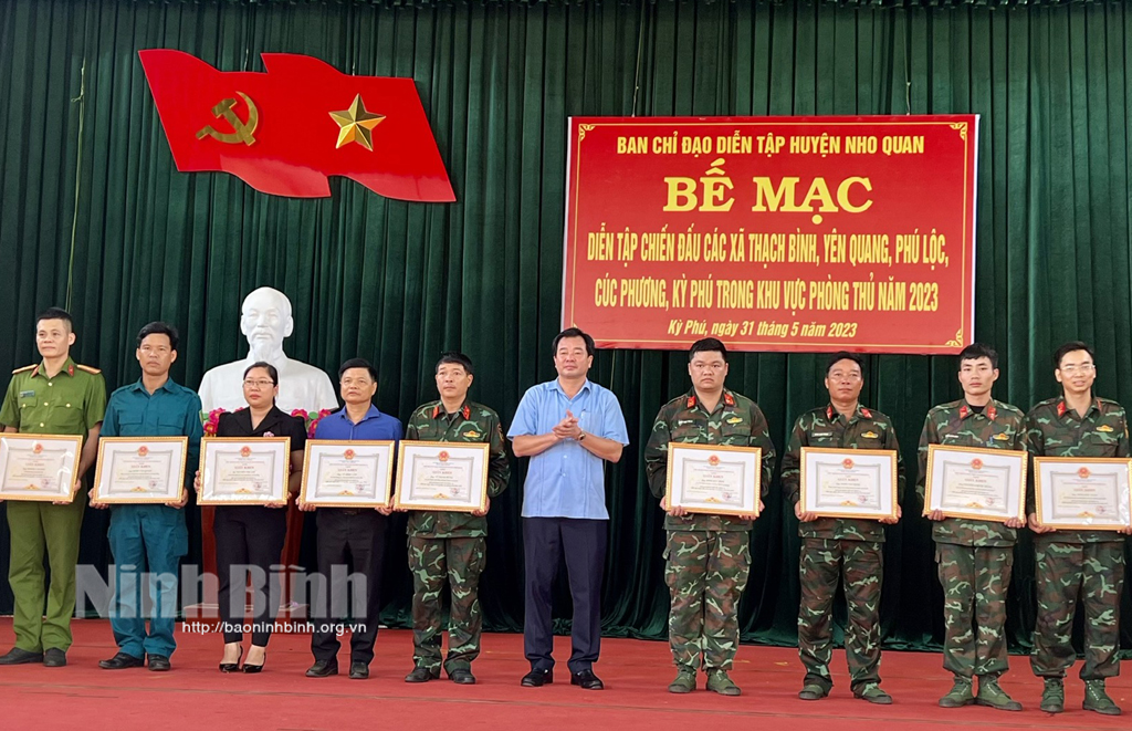 Nho Quan closes commune-level combat drills in defense area