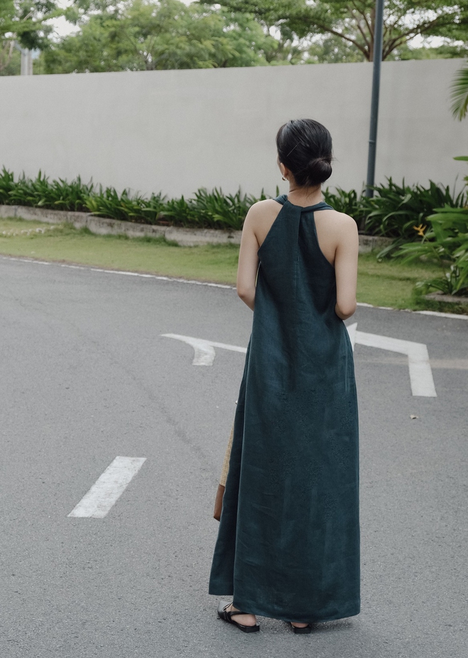 Váy suông tối giản vẫn sành điệu ngút ngàn nhờ chi tiết này- Ảnh 5.
