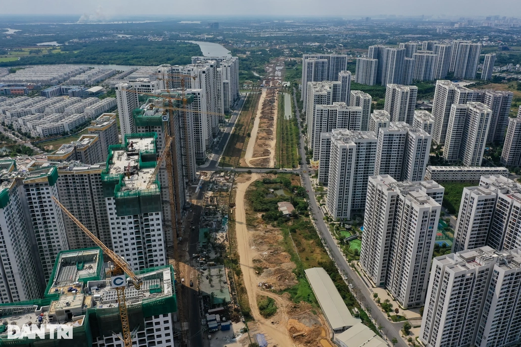 Discussion sur la construction de la Ring Road 4 de Ho Chi Minh-Ville, longue de plus de 200 km, traversant 4 provinces et villes du sud