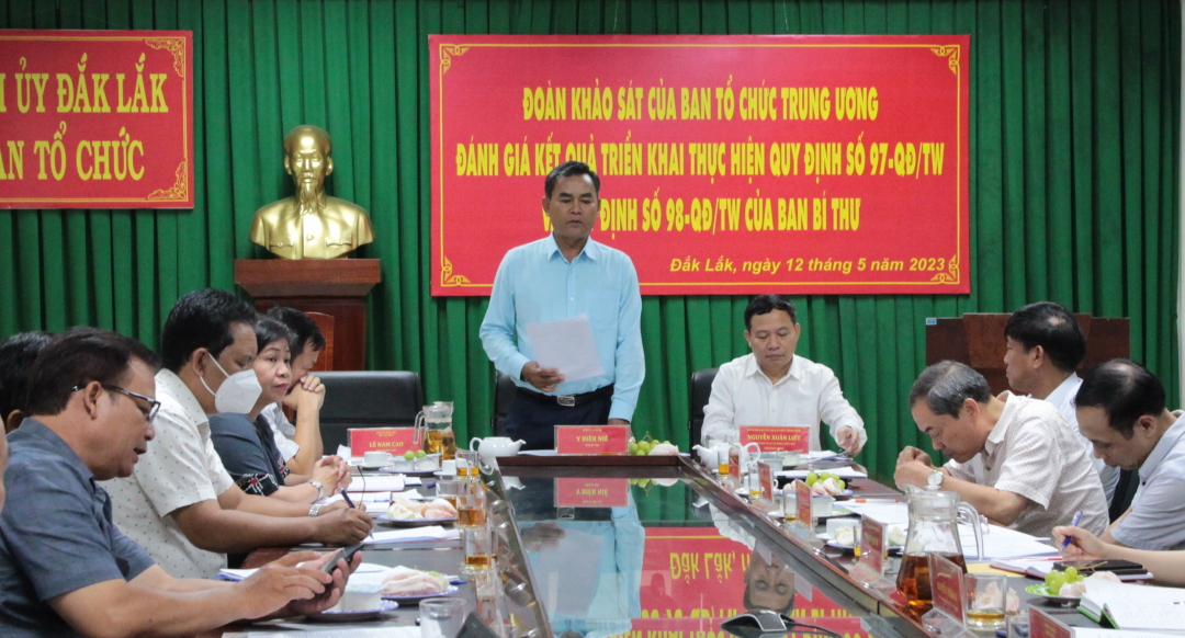 Deputy Secretary of the Provincial Party Committee Y Bier Nie spoke at the meeting.