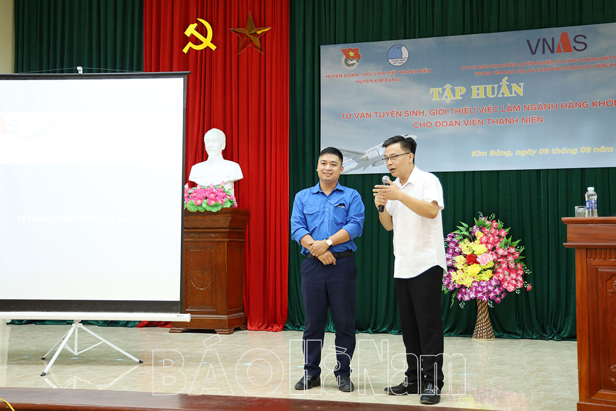 Recruitment and job introduction in aviation industry for youth union members of Kim Bang district