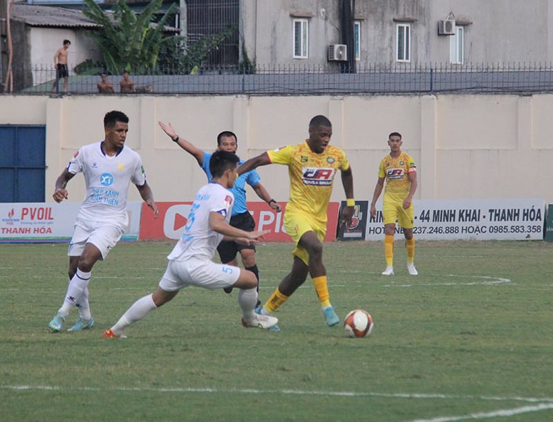 Dong A Thanh Hoa et le grand défi au stade Lach Tray