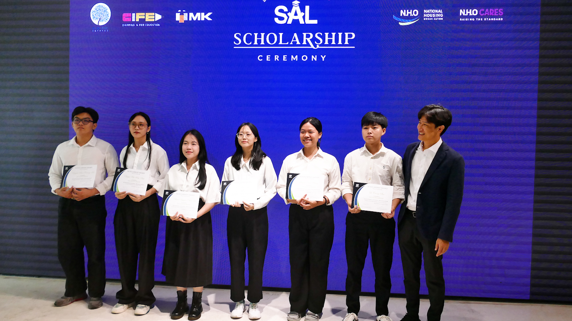 'Chiếc phao' cứu vớt cô sinh viên nghèo trước hành trình học tập dở dang- Ảnh 2.