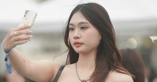 Mặc áo hở vai, váy ngắn đi xem show Trấn Thành và 30 anh trai