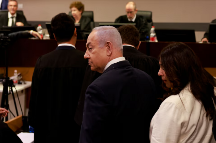 Israeli Prime Minister Benjamin Netanyahu enters the district court in Tel Aviv at the start of a hearing on corruption charges, December 10. (Photo: Reuters)