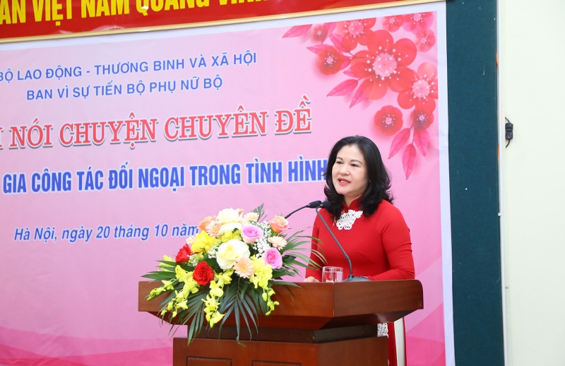 Deputy Minister Nguyen Thi Ha delivered the opening speech emphasizing the role of women in foreign affairs.