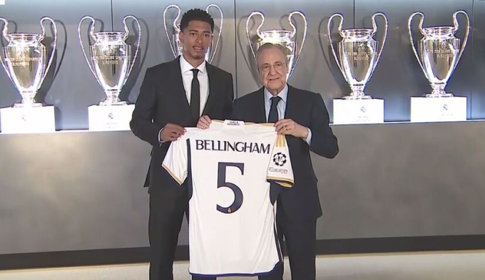 Bellingham and Real President Florentino Perez at the unveiling ceremony on the evening of June 15. Photo: Real Madrid