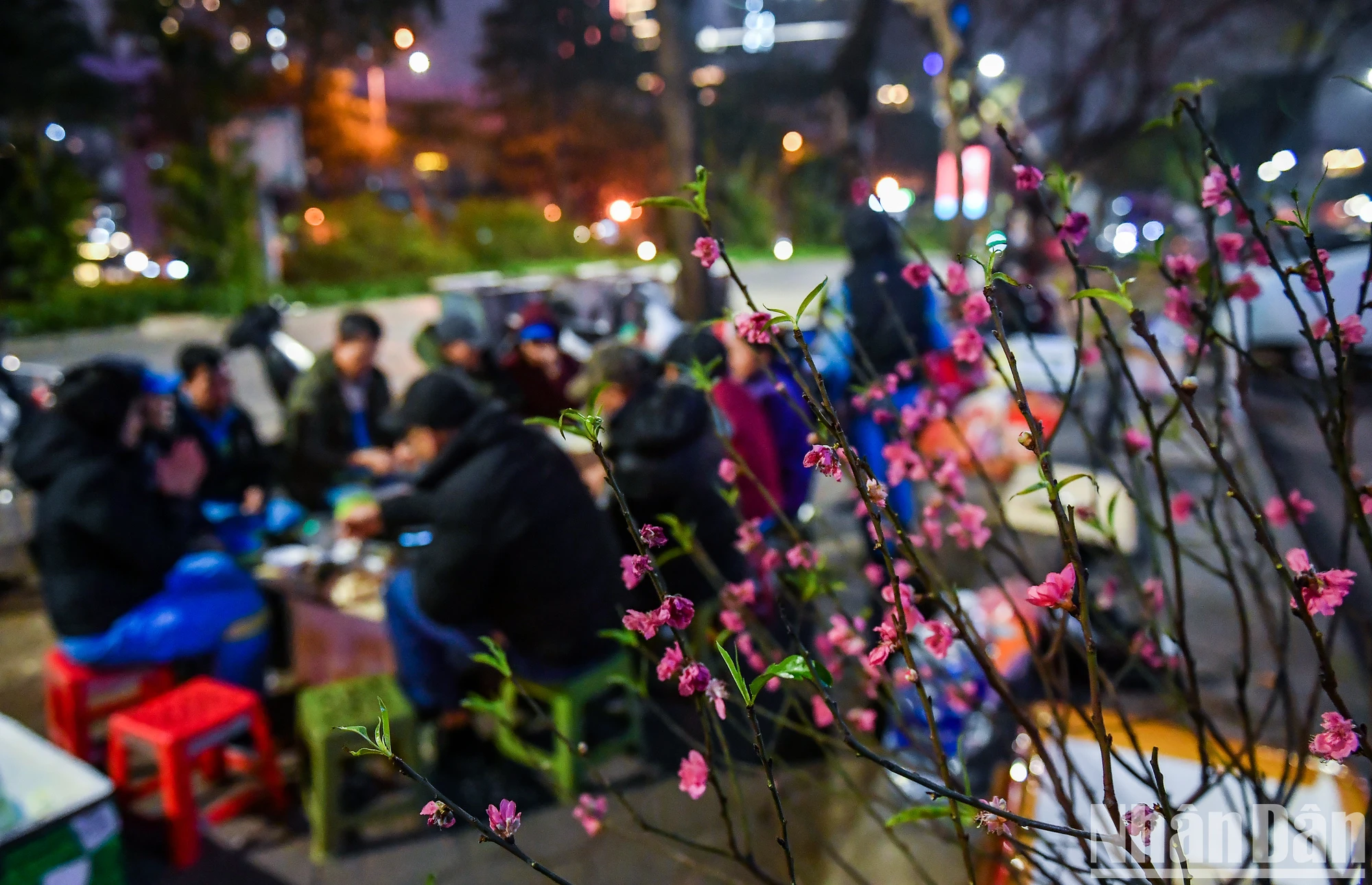 [Photo] Cozy meal to say goodbye to the old year on the sidewalk photo 15