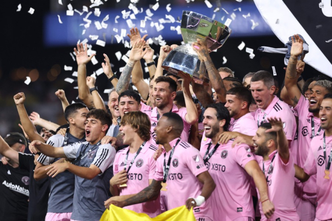 Messi and teammates lift the Leagues Cup after the final on August 20. Photo: AFP