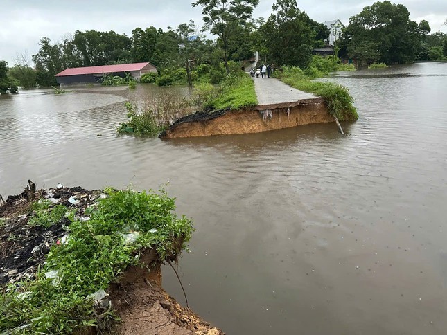 Hanoi retire le niveau d'alerte de crue II sur le fleuve Rouge dans 5 districts et villes (photo 2)