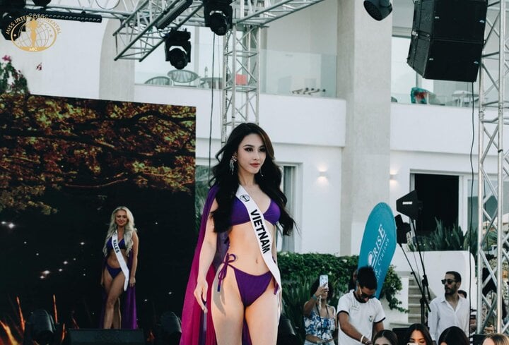 In a purple bikini, Ngoc Hang shows off her sexy figure and confident demeanor. The Vietnamese beauty's catwalk skills are also highly appreciated.