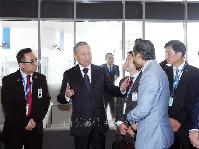 General Secretary To Lam visits the Malaysian National Data Center