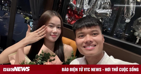 Vietnam player proposes to girlfriend