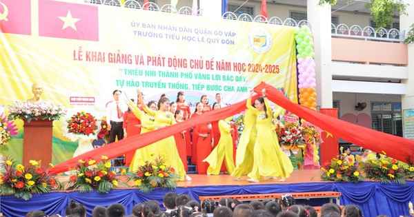 Xôn xao trường học chỉ phát giấy khen cho học sinh ủng hộ đồng bào bị bão lũ từ 100.000 đồng