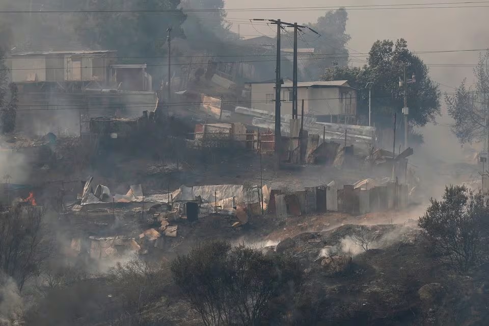 チリの広大な森林を駆け抜け、死者は46人に増加、写真2