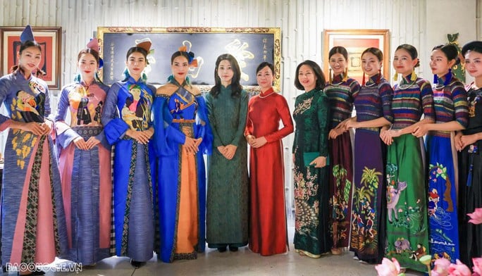 Phu nhân Chủ tịch nước và Phu nhân Tổng thống Hàn Quốc cùng thưởng trà, nghe nhạc - Ảnh 10.