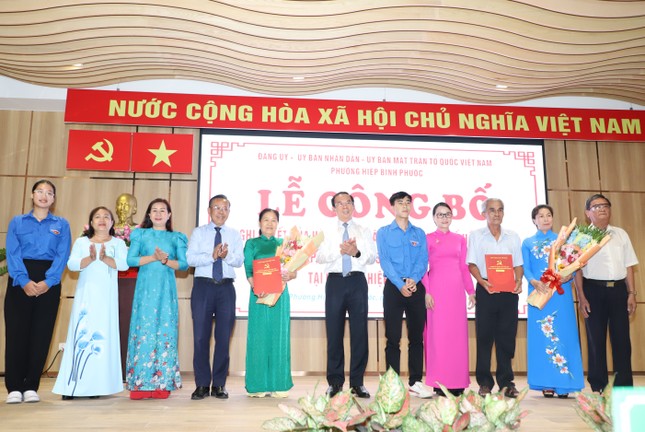 Le secrétaire de la ville de Ho Chi Minh, Nguyen Van Nen, assiste à la cérémonie d'annonce de la nouvelle zone urbaine de la ville de Thu Duc, photo 2