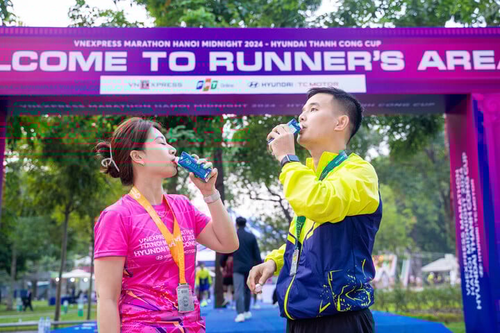 Vinamilk sponsors '132 kg of protein' for 11,000 runners of VnExpress Marathon Hanoi - 2