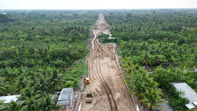 Cao tốc Cần Thơ - Cà Mau đang được thi công. Ảnh: Huy Phong