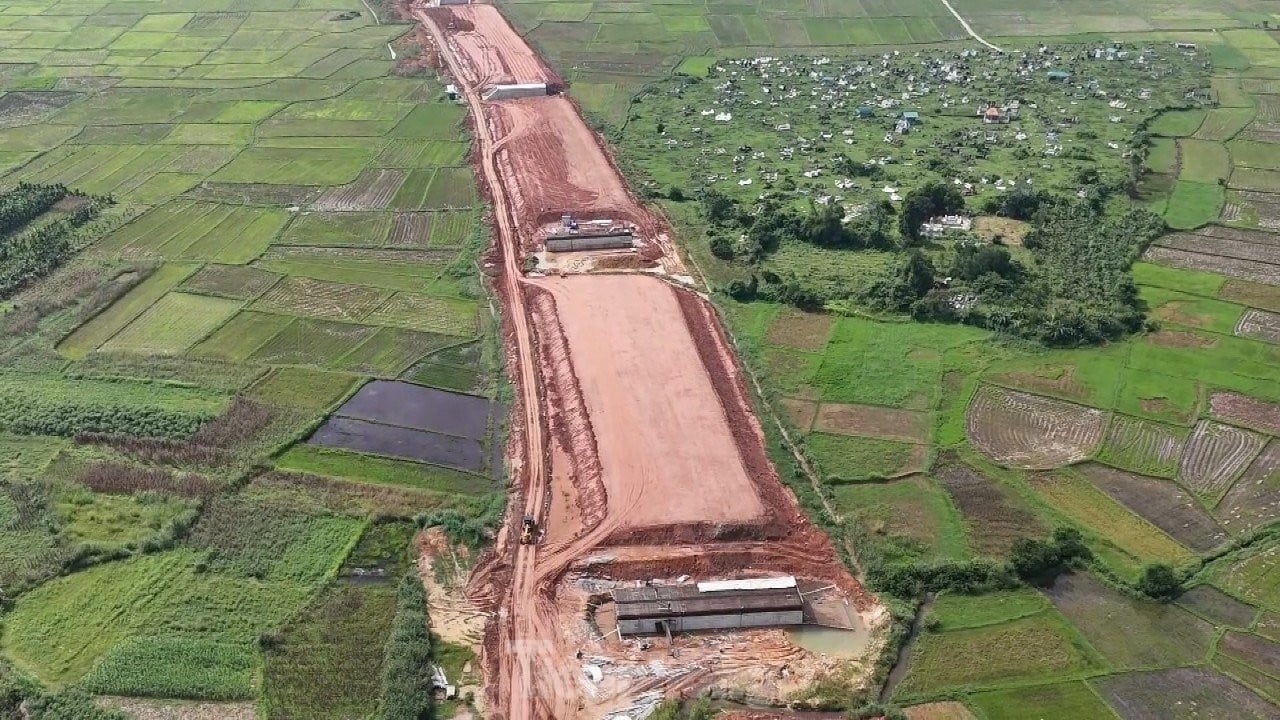 Gros plan sur la construction du plus long tunnel de montagne de l'autoroute Nord-Sud, photo 15