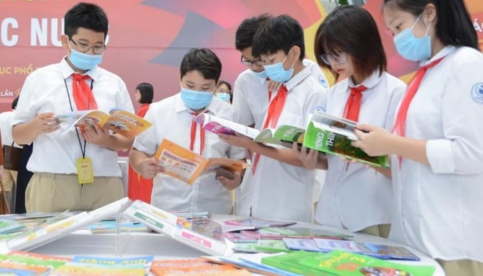 สำนักพิมพ์ Vietnam Education ประกาศราคาหนังสือเรียนใหม่สำหรับชั้นประถมศึกษาปีที่ 4, 8 และ 11